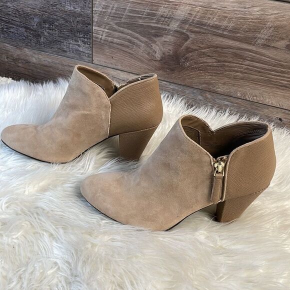 Gianni Bini Tan Ankle Zip Up Booties Suede Brand New Without Tags 8M NWOT - Picture 1 of 8